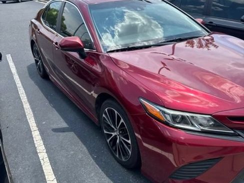 Used 2018 Toyota Camry SE FWD image 6
