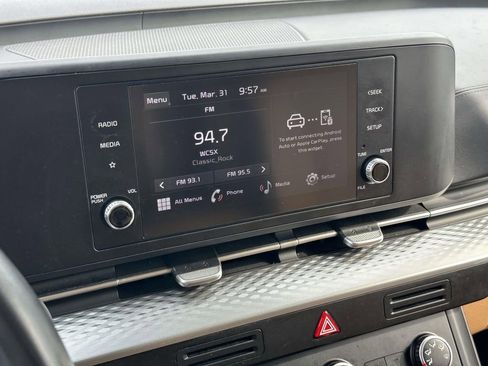 Used 2023 Kia Carnival LX image 24