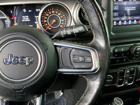 Used 2020 Jeep Wrangler Unlimited Sahara w/ Cold Weather Group AWD/4WD image 25