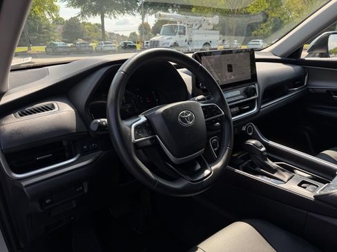 Used 2025 Toyota Grand Highlander AWD image 28