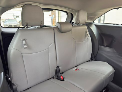 Used 2026 Toyota Sienna XLE FWD image 45