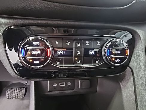 Used 2022 Buick Encore GX Essence w/ Experience Buick Package image 20