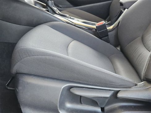 Used 2021 Toyota Corolla LE image 22