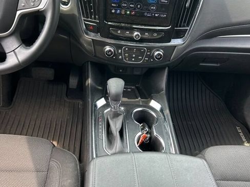Used 2023 Chevrolet Traverse LT AWD/4WD image 9