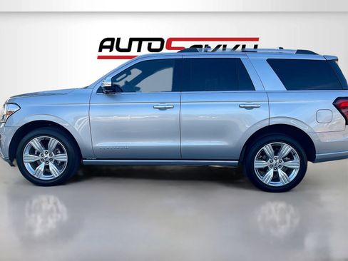 Used 2024 Ford Expedition Platinum RWD image 4