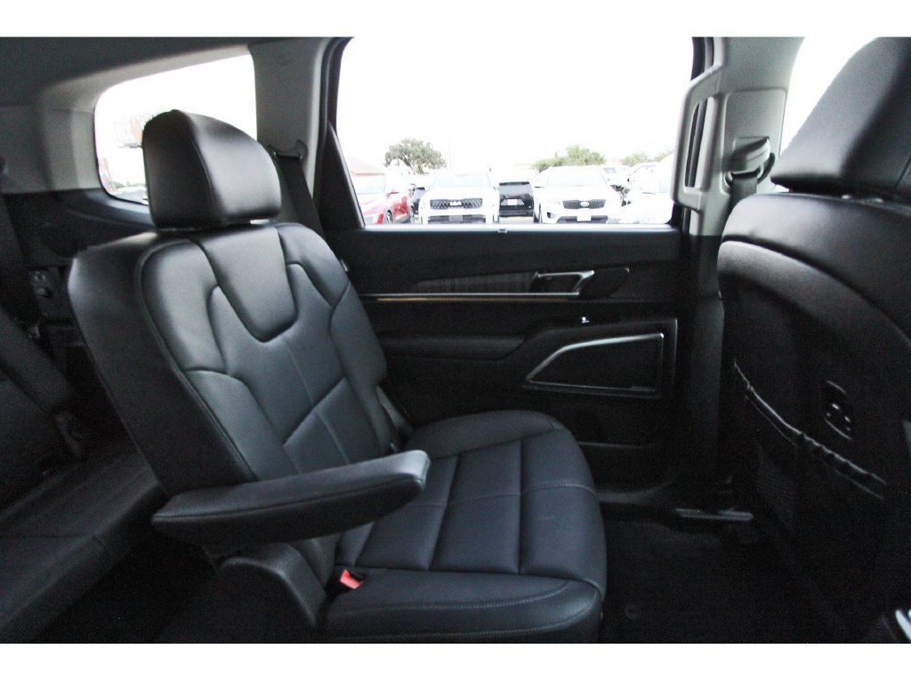 Used 2025 Kia Telluride SX w/ SX Captain's Chair Package AWD/4WD image 12
