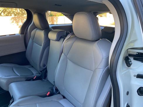 Used 2023 Toyota Sienna XLE image 32