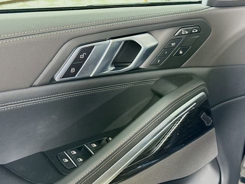New 2026 BMW X6 xDrive40i w/ Climate Comfort Package image 18