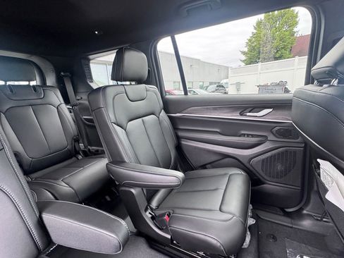 New 2026 Jeep Grand Cherokee L Limited w/ Limited Altitude Package AWD/4WD image 22