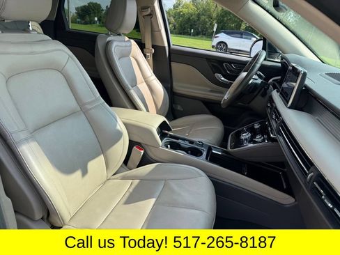 Used 2022 Lincoln Corsair AWD w/ Premium Package image 11