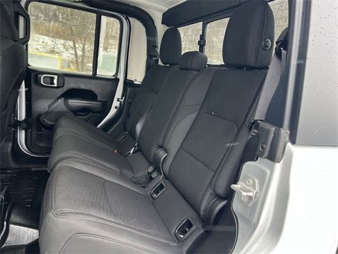 Used 2022 Jeep Gladiator Sport image 17