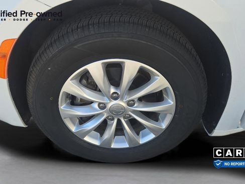 Certified 2018 Chrysler Pacifica Touring-L FWD image 18