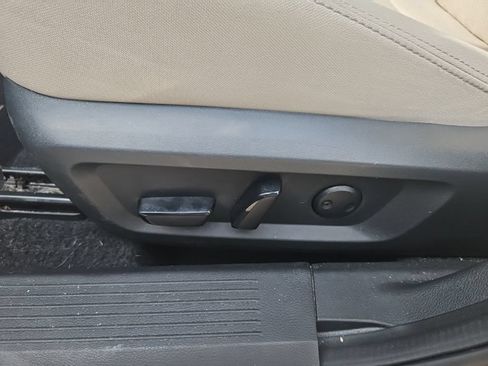 Used 2025 Nissan Rogue SV AWD/4WD image 10