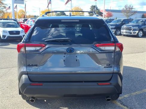 Used 2022 Toyota RAV4 LE image 6