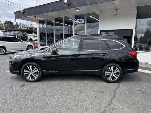 Used 2018 Subaru Outback 2.5i Limited w/ Popular Package #2 AWD/4WD image 3