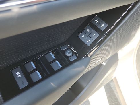 Certified 2026 Land Rover Range Rover Velar S AWD/4WD image 10