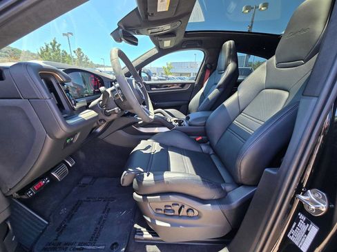Used 2025 Porsche Cayenne Turbo AWD/4WD image 21