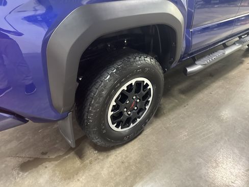 Used 2024 Toyota Tacoma TRD Off-Road image 40