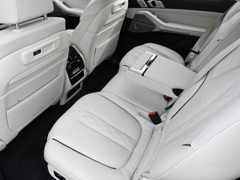 Used 2019 BMW X7 xDrive50i w/ M Sport Package image 11