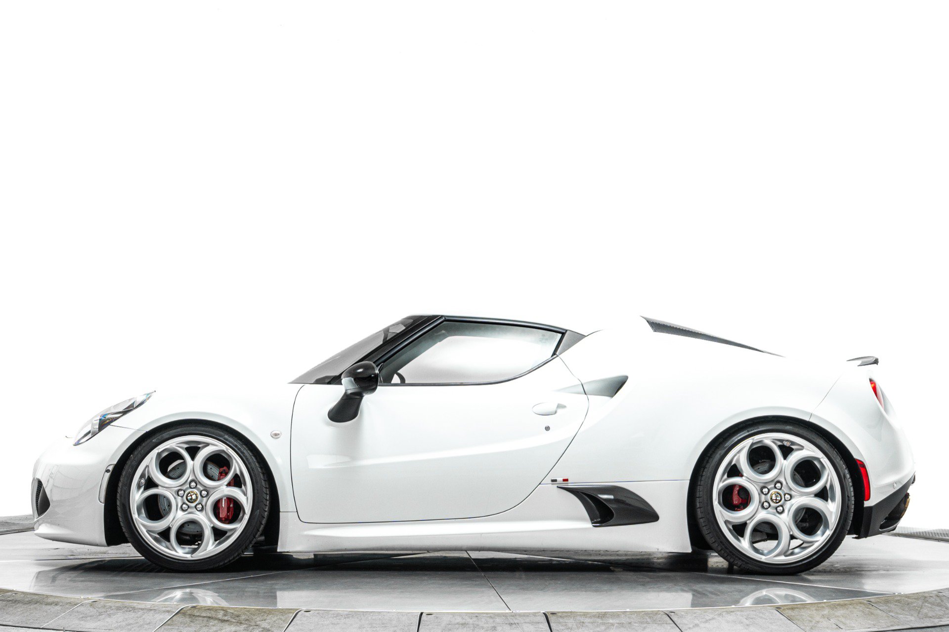 Used 2015 Alfa Romeo 4C Coupe w/ Leather Interior Group RWD image 6