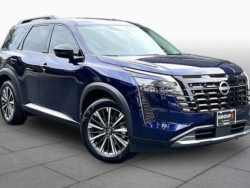 New 2026 Nissan Pathfinder Platinum FWD image 2