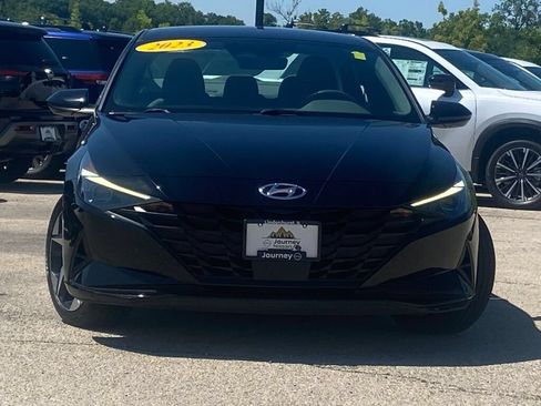 Used 2023 Hyundai Elantra SEL w/ Convenience Package FWD image 3