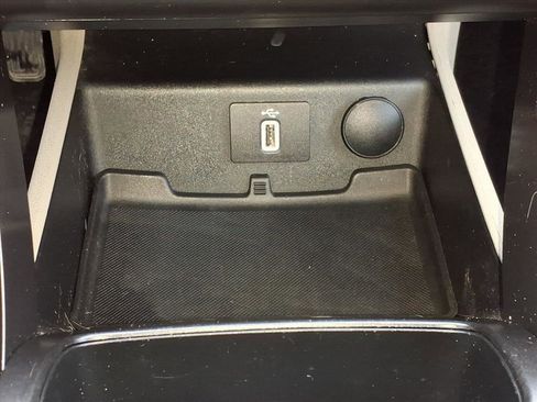 Used 2017 Ford Fusion SE w/ Fusion SE Technology Package image 15