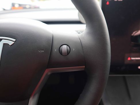 Used 2022 Tesla Model 3 RWD image 9