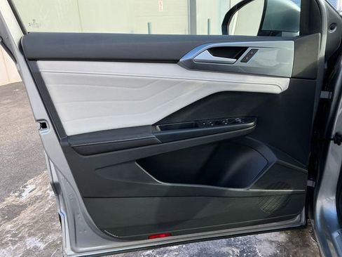 Certified 2025 Volkswagen Taos SEL w/ Black Wheel Plus Package image 12