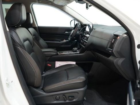 Used 2024 Nissan Pathfinder SL image 38