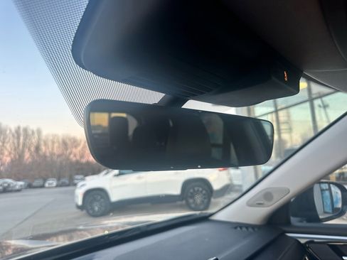 Used 2025 Mitsubishi Outlander SE image 27