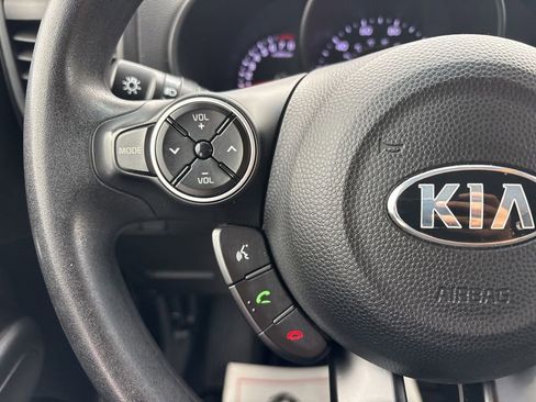 Used 2016 Kia Soul + FWD image 18