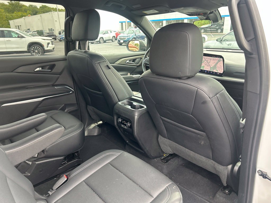 Used 2025 Chevrolet Traverse LT FWD image 35