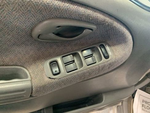 Used 2002 Chevrolet Tracker 4WD w/ Preferred Equipment Group image 25