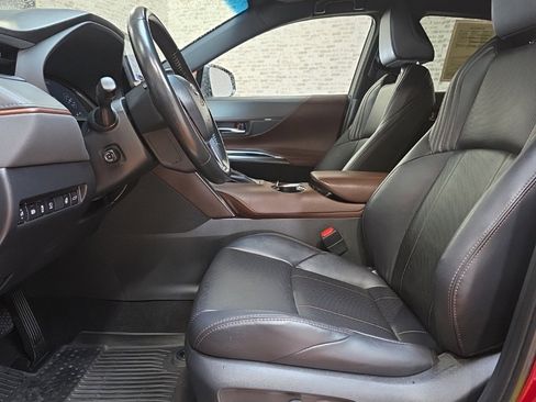 Used 2023 Toyota Venza Limited image 26