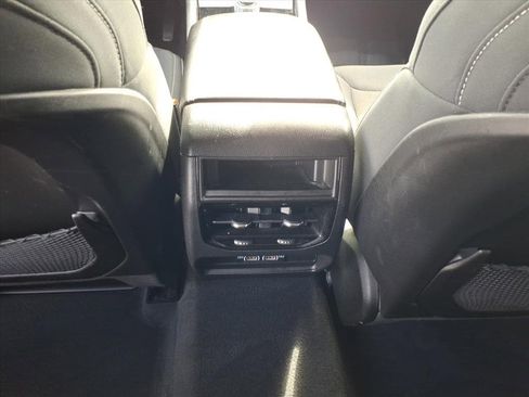 Used 2023 Jeep Grand Cherokee Laredo image 12