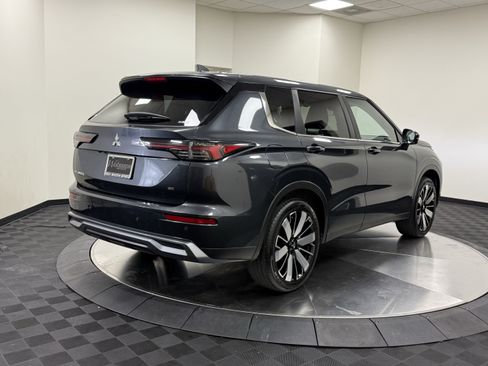 Used 2025 Mitsubishi Outlander SE AWD/4WD image 8