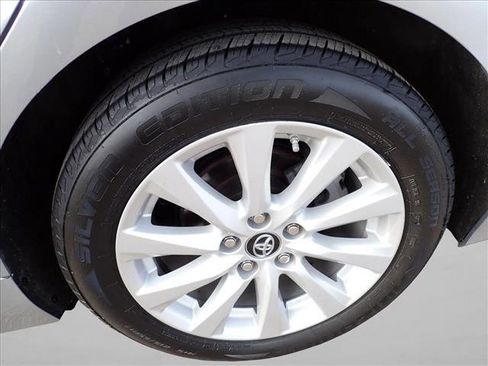 Used 2018 Toyota Camry LE image 6