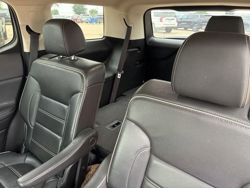 Used 2022 GMC Acadia Denali w/ Denali Ultimate Package FWD image 8