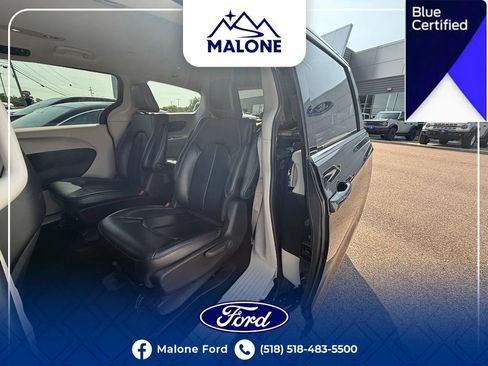 Used 2023 Chrysler Pacifica Touring-L FWD image 40