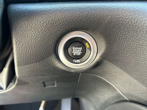 New 2025 Chrysler Pacifica Limited image 44