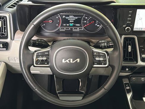 Used 2023 Kia Sorento EX FWD image 4
