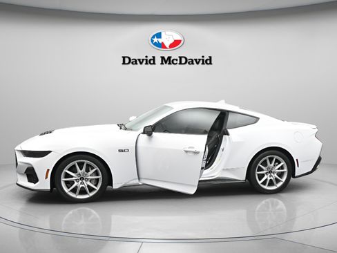 Used 2025 Ford Mustang GT Premium RWD image 41