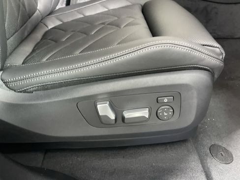 Used 2024 BMW X5 xDrive40i w/ Parking Assistance Package AWD/4WD image 18