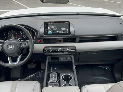 Used 2023 Honda Pilot Touring image 40