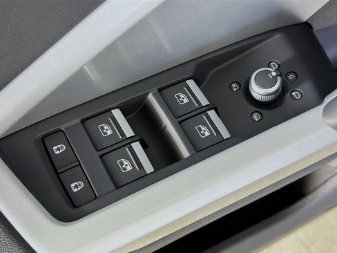 Certified 2025 Audi Q3 2.0T Premium w/ Convenience Package AWD/4WD image 17