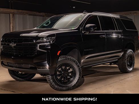 Used 2023 Chevrolet Suburban RST w/ Sport Performance Package image 4