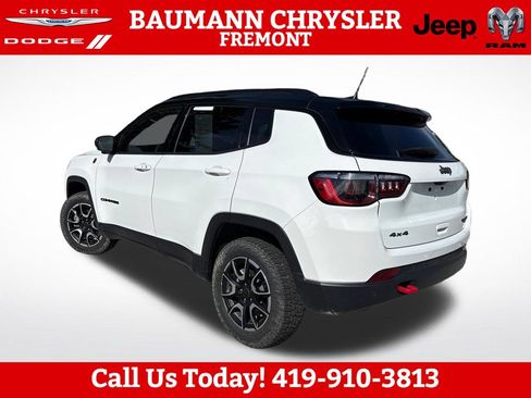 Used 2025 Jeep Compass Trailhawk AWD/4WD image 4