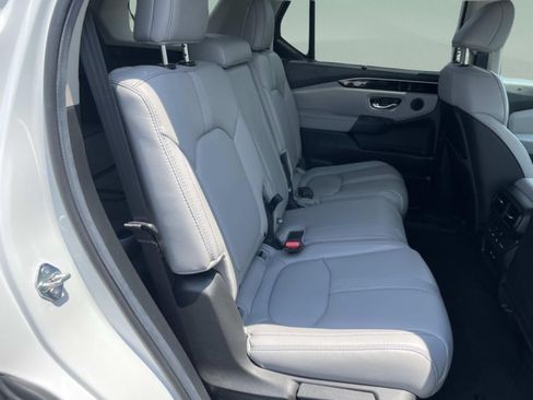 Used 2025 Honda Pilot EX-L image 16