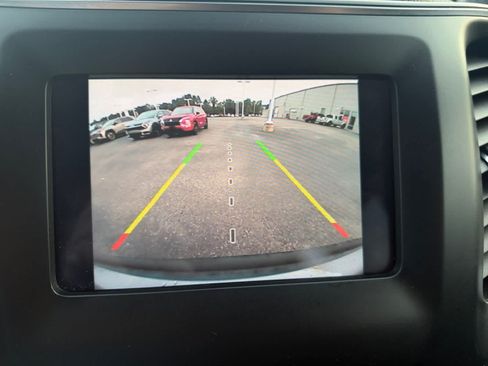 Used 2019 Jeep Cherokee Latitude Plus w/ Cold Weather Group AWD/4WD image 19